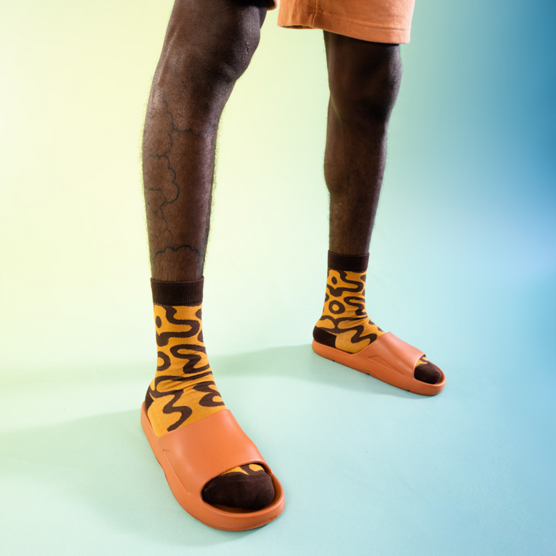 EAT MY SOCKS Éclair au Chocolat, Kojinės EKLERAS - Plikytas Pyragaitis su Šokoladu, žaismingos spalvotos kojinės, Originali dovana vyrams, moterims, vaikams ir paaugliams, universalus dydis, pyragaičio formos kojinės