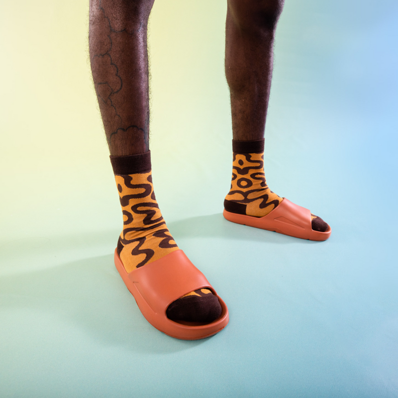 EAT MY SOCKS Éclair au Chocolat, Kojinės EKLERAS - Plikytas Pyragaitis su Šokoladu, žaismingos spalvotos kojinės, Originali dovana vyrams, moterims, vaikams ir paaugliams, universalus dydis, pyragaičio formos kojinės