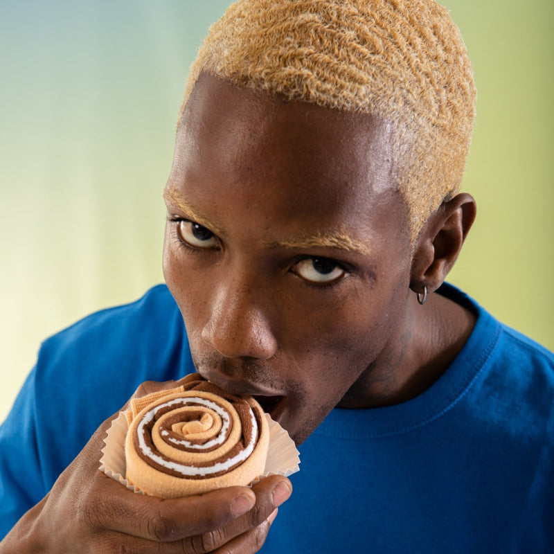 Kojinės Cinamono suktinukas, žaismingos spalvotos kojinės, Originali dovana vyrams, moterims, vaikams ir paaugliams, universalus dydis, cinamono keksiuko formos kojinės - EAT MY SOCKS Cinnamon Roll
