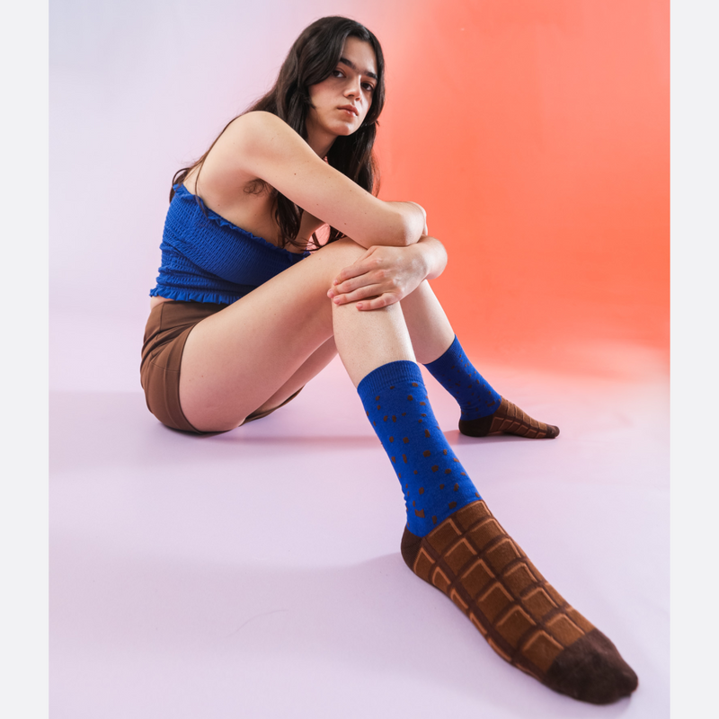 EAT MY SOCKS Intense Chocolate, Kojinės Juodasis Šokoladas, žaismingos spalvotos kojinės, Originali dovana vyrams, moterims, vaikams ir paaugliams, universalus dydis, juodojo šokolado plytelės formos kojinės