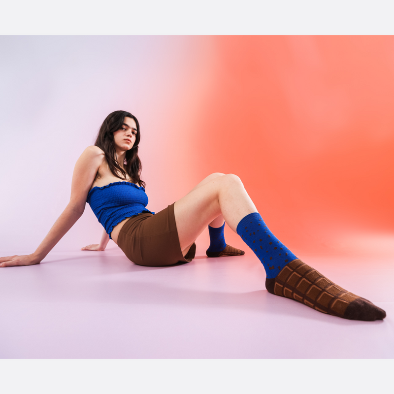 EAT MY SOCKS Intense Chocolate, Kojinės Juodasis Šokoladas, žaismingos spalvotos kojinės, Originali dovana vyrams, moterims, vaikams ir paaugliams, universalus dydis, juodojo šokolado plytelės formos kojinės