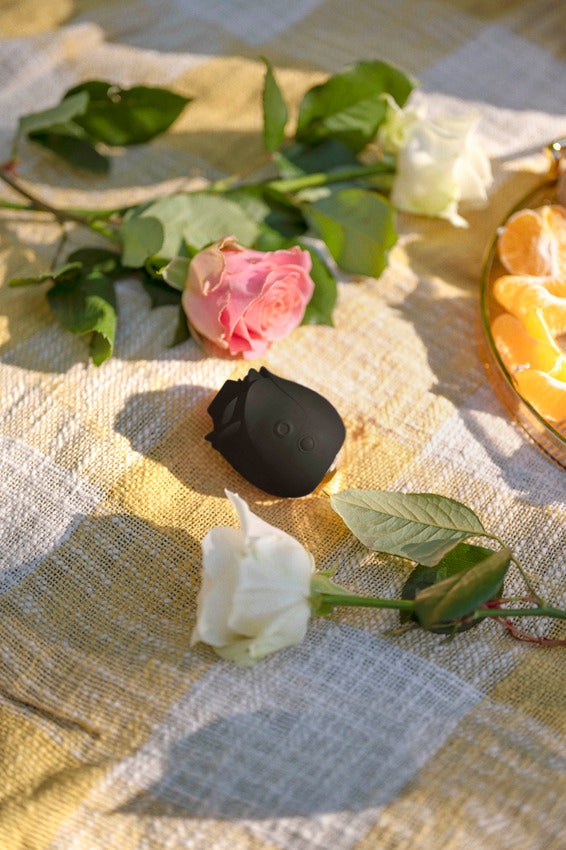 Vibratorius Penkiasdešimt pilkų atspalvių, vibratorius moterims, geriausia dovana moterims vibratorius, juodos spalvos vibratorius, geriausias vibratorius moterims, vibratorius panelei