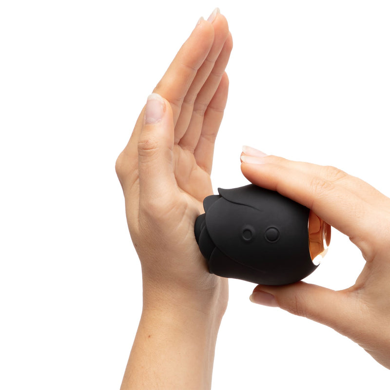 Fifty Shades Of Grey Suction Clitoral Stimulator Rose Black, Klitorio stimuliatorius Juoda rožė, Penkiasdešimt pilkų atspalvių, moteriškas vibratorius, klitorio vibratorius rožė, vibratorius mergvakariui