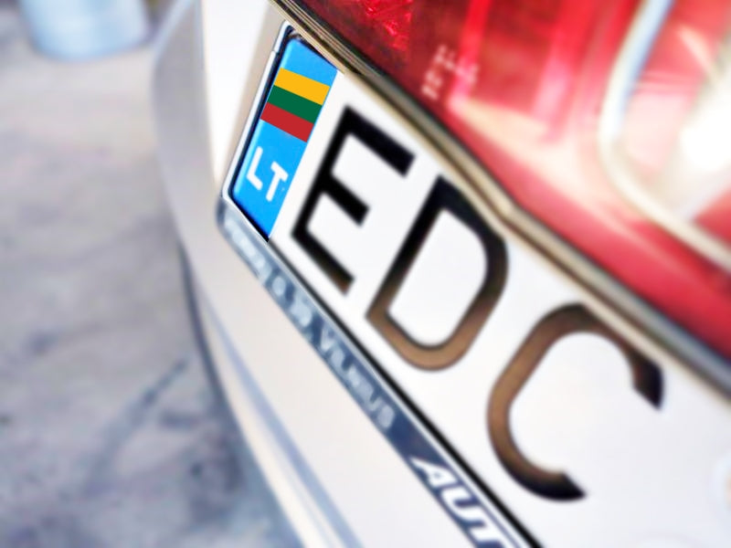 Patriotiški lipdukai su Lietuvos vėliava automobilių numeriams. Atsparūs, stilingi, greitas pristatymas visame pasaulyje