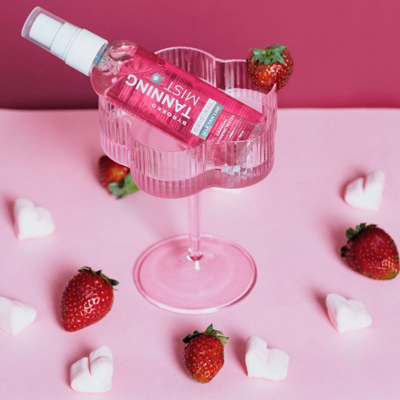 BYROKKO Savaiminio įdegio vanduo su braškėmis