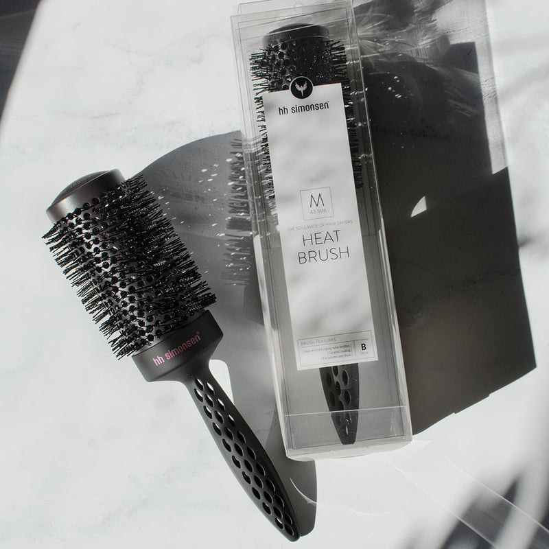 HH Simonsen HEAT BRUSH Keramikinis Plaukų Džiovinimo Šepetys su Nano Šereliais, greitai išsidžiova plaukus, formuoja garbanas ir suteikia plaukams daugiau apimties