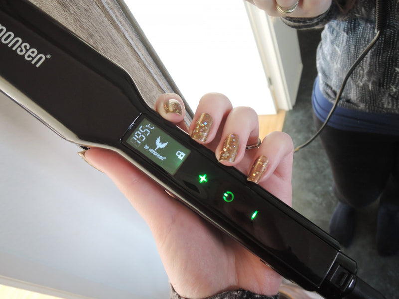 HH Simonsen SIGNATURE STYLER Keramikinis Plaukų Tiesintuvas Storiems Plaukams su jonų technologija, plaukų tiesinimo žnyplės gražioje dovanų dėžutėje