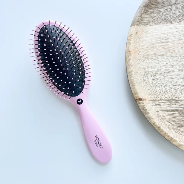 HH Simonsen WONDER BRUSH Plaukų šepetys su SmartFlex šereliais, sausiems ir sunkiai iššukuojamiems plaukams, apsaugo plaukus nuo pažeidimo, o plaukų galiukus nuo šakojimosi