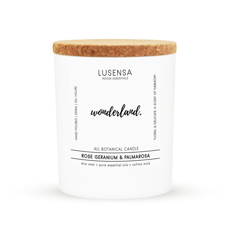 Prabangi kvepianti žvakė "STEBUKLŲ ŠALIS", pagaminta iš naturalių rožinės pelargonijos eterinių aliejų - LUSENSA