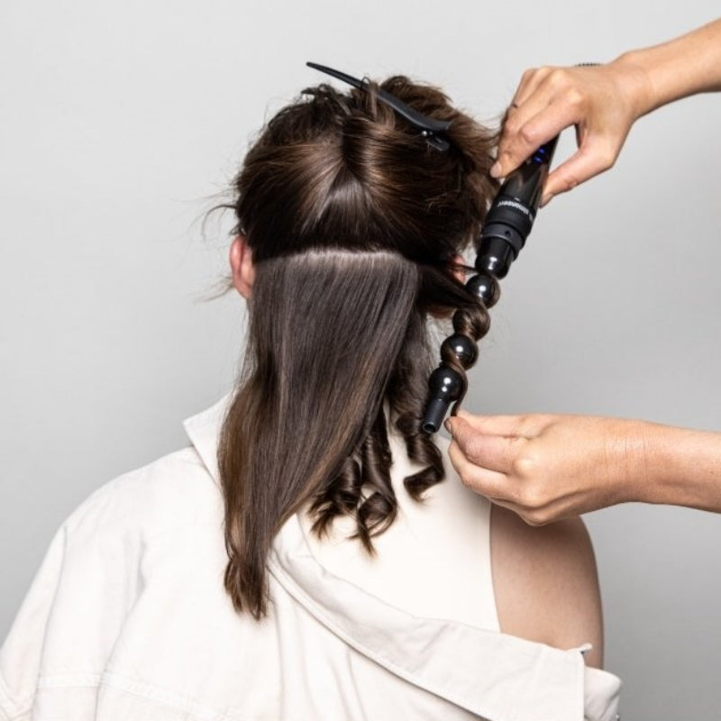 HH Simonsen ROD VS10 Profesionalus Keramikinis Plaukų Garbanojimo Įrankis skirtas banguoti plaukus ir formuoti natūralias ir klasikines garbanas, puikiai tinka ilgiems ir trumpiems plaukams