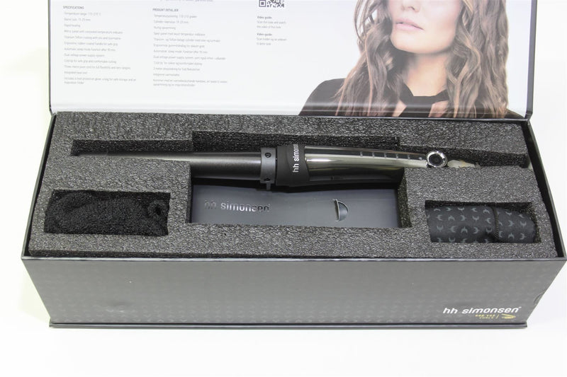 HH Simonsen ROD VS3 Keramikinis Plaukų Garbanojimo Įrankis formuoja klasikines, natūralias ir ilgai išsilaikančias garbanas bei apsaugo plaukus nuo karščio, plaukų garbanojimo žnyplės