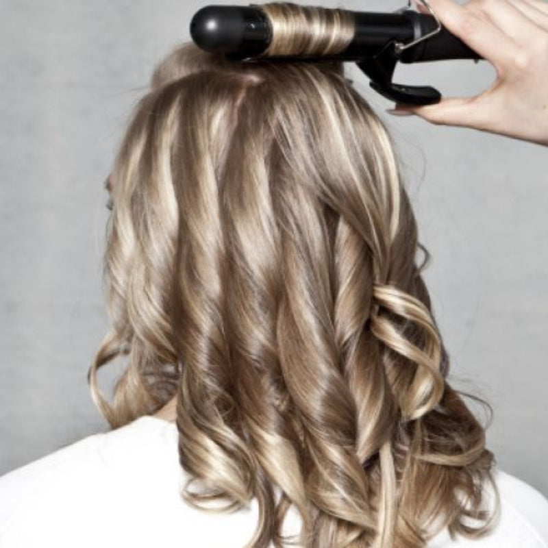 HH SIMONSEN ROD VS7 profesionalios keramikinės plaukų garbanojimo žnyplės skirtos klasikinėms, vienodo dydžio garbanoms formuoti, idealiai tinka garbanoti storus ir ilgus plaukus