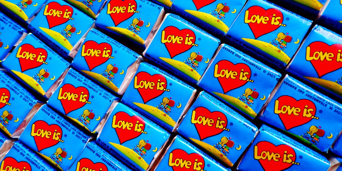Chewing gum LOVE IS